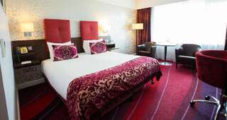 Отель Crowne Plaza Dublin Blanchardstown Бланчардстаун Номер с кроватью размера king-size – Подходит для гостей с ограниченными физическими возможностями-3