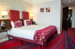 Отель Crowne Plaza Dublin Blanchardstown Бланчардстаун Номер с кроватью размера king-size – Подходит для гостей с ограниченными физическими возможностями-7